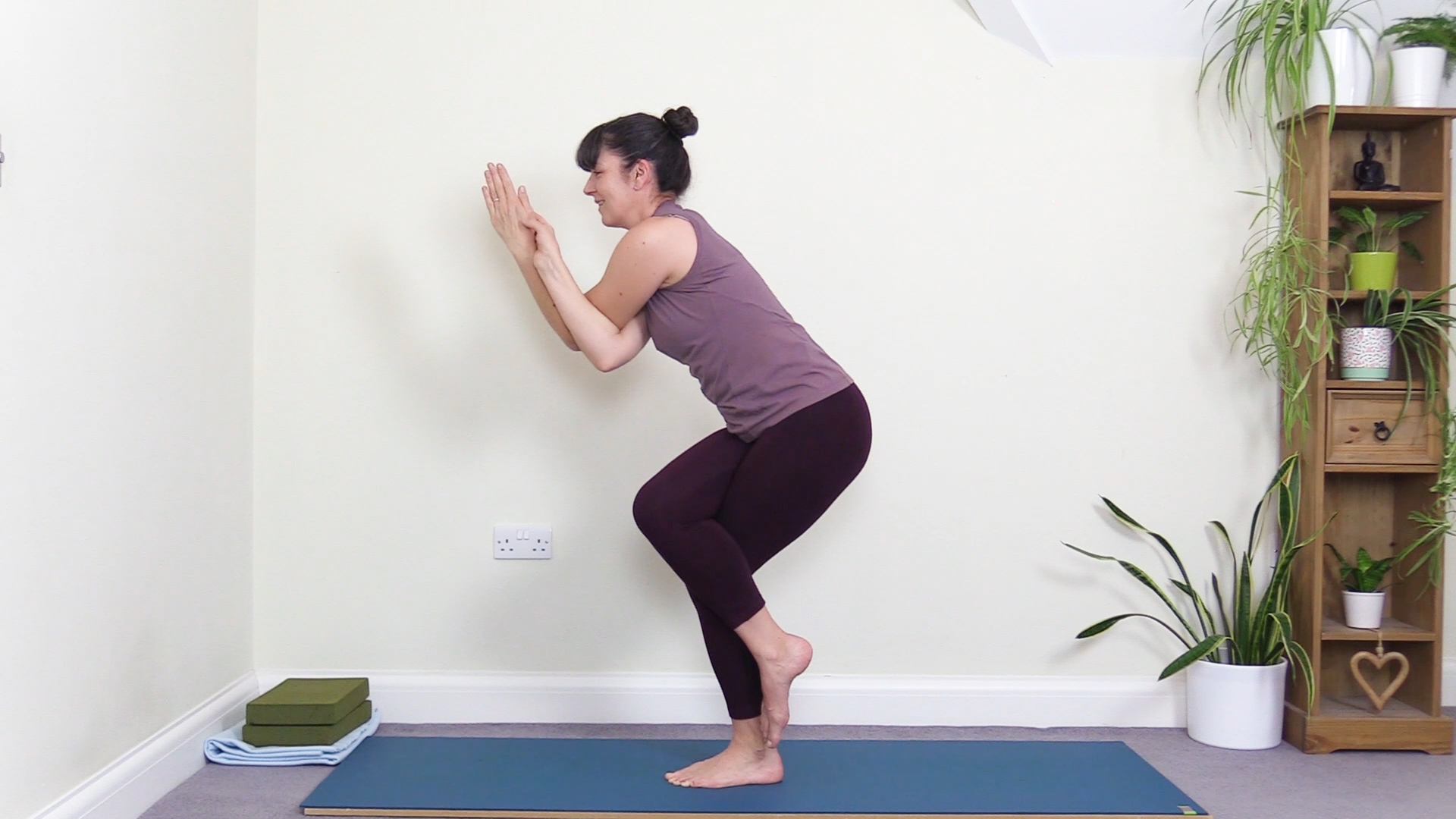 How to Do Eagle Pose - Yoga Tutorial — Alo Moves