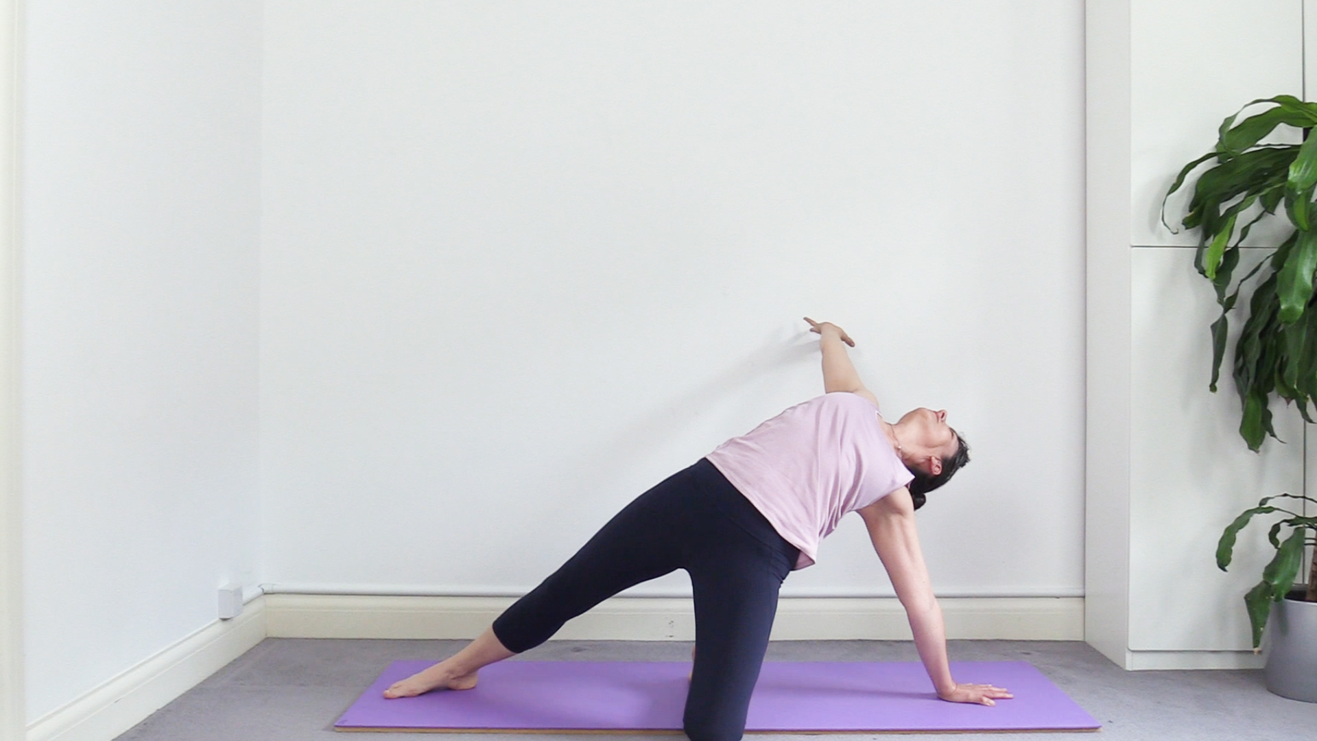 3 Ways to Do Five Pointed Star Pose in Yoga - wikiHow Fitness